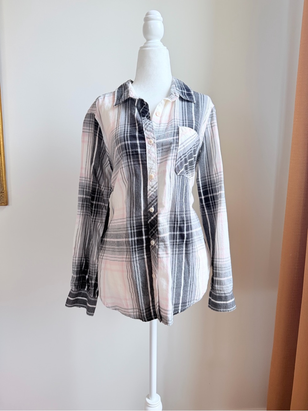 Women’s Plaid Button-Down Shirt - Black & Pink